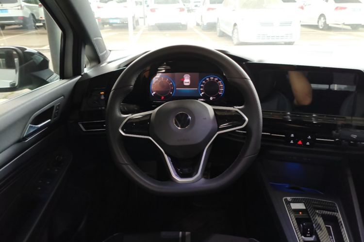 Volkswagen Golf 2023 car image #11