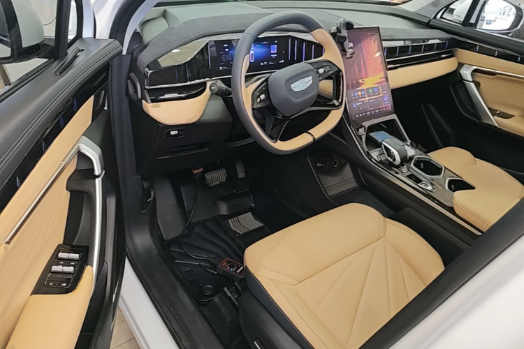 GEELY Boyue L 2023 car image #16
