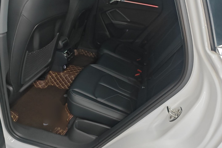 Audi Q3 2024 car image #13