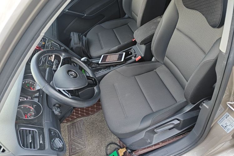 Volkswagen Golf 2017 car image #19
