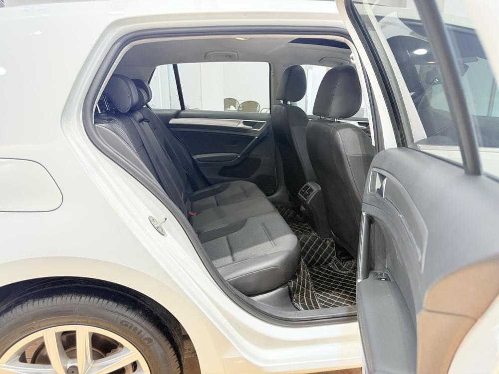 Volkswagen Golf 2019 car image #19
