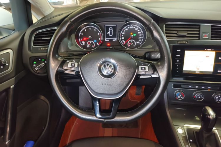 Volkswagen Golf 2020 car image #11