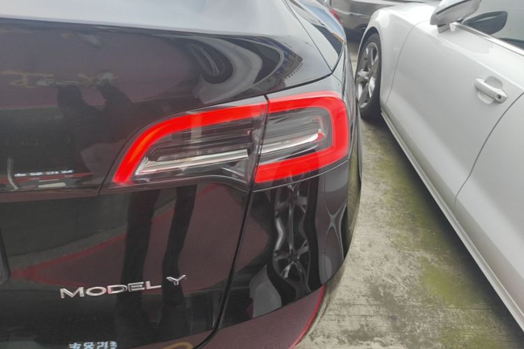 Tesla Model Y 2022 #8 Tesla Model Y 2022 car image #8