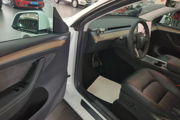 Tesla Model Y 2022 #16 Tesla Model Y 2022 car image #16