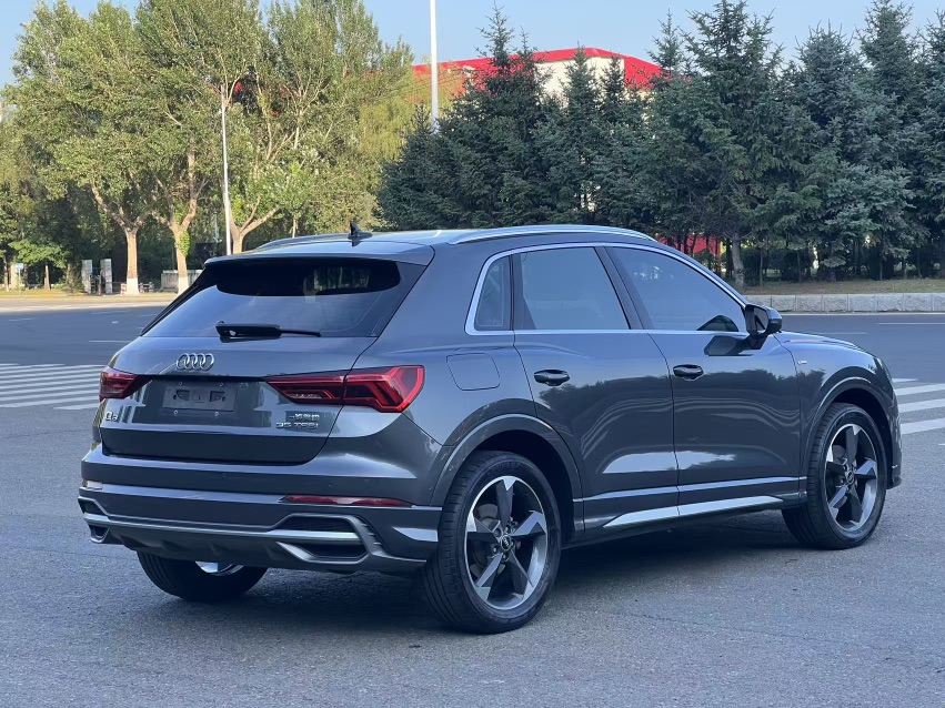 Audi Q3 2022 car image #8