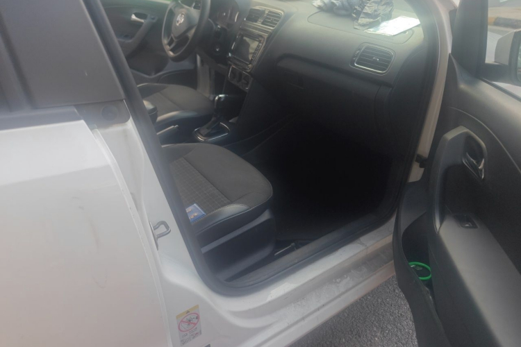 Volkswagen Polo 2016 car image #23