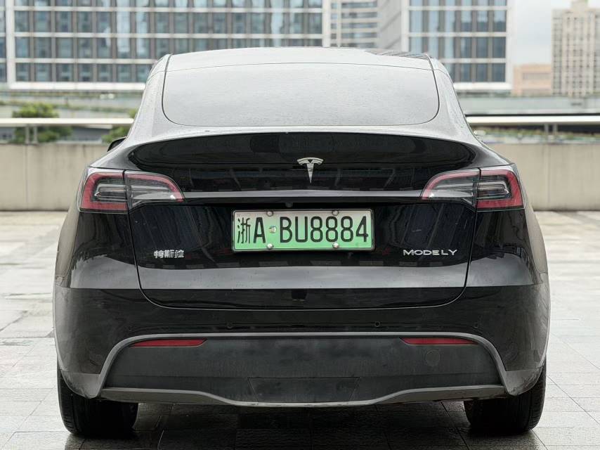 Tesla Model Y 2023 #4 Tesla Model Y 2023 car image #4