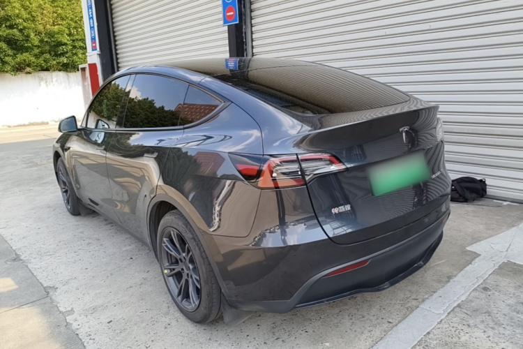 Tesla Model Y 2024 #5 Tesla Model Y 2024 صورة سيارة #5