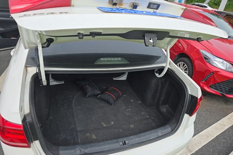 Volkswagen Lavida 2018 car image #19