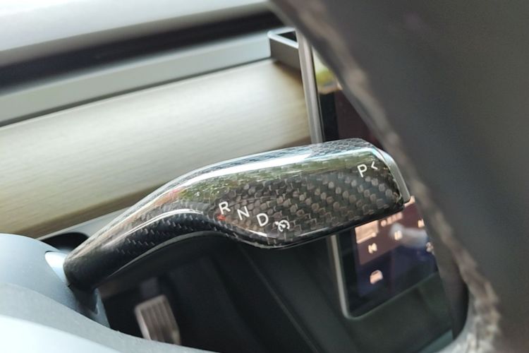 Tesla Model Y 2022 car image #14