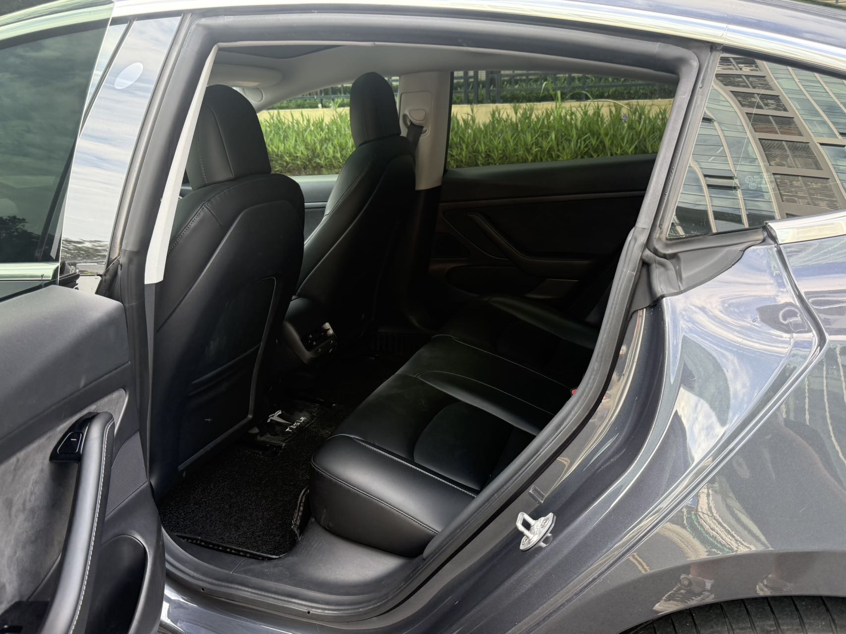 Tesla Model 3 2020 car image #9