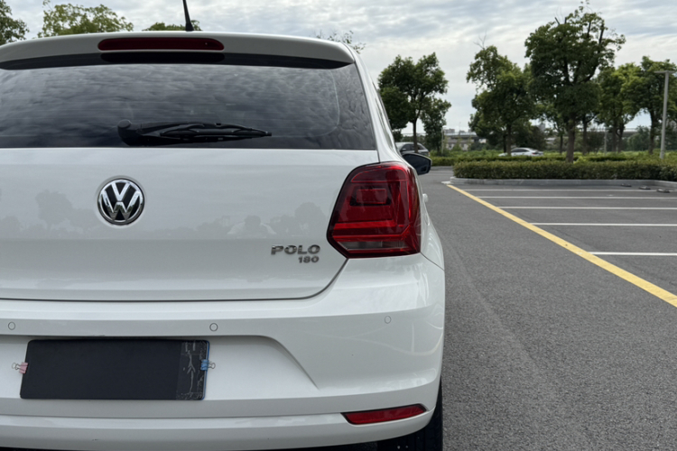 Volkswagen Polo 2018 car image #16