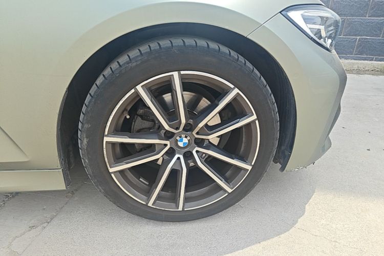 BMW 3 Series 2020 car image #9
