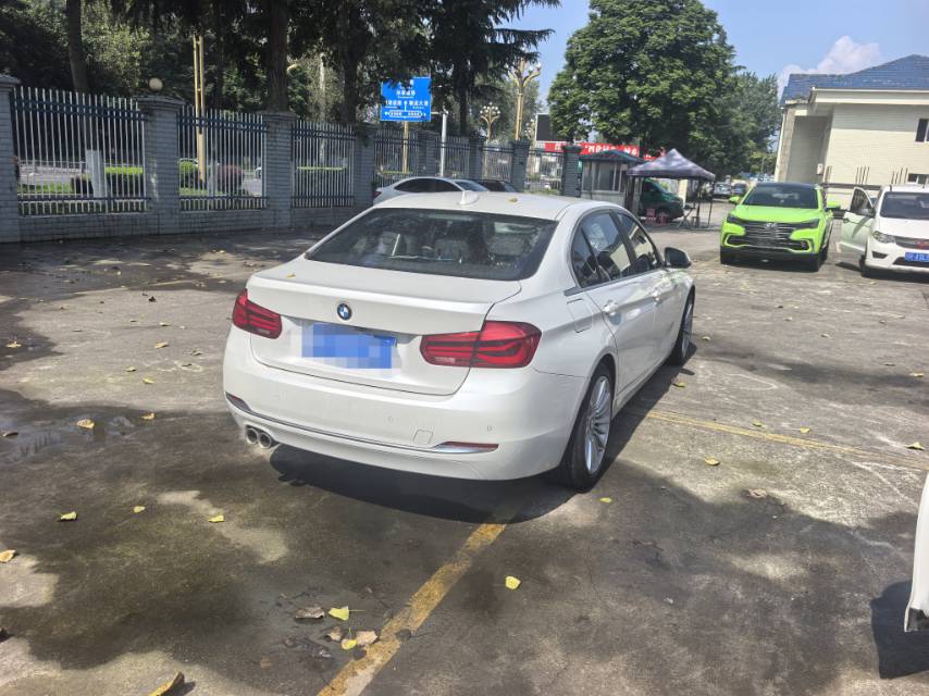 BMW 3 Series 2018 car image #9