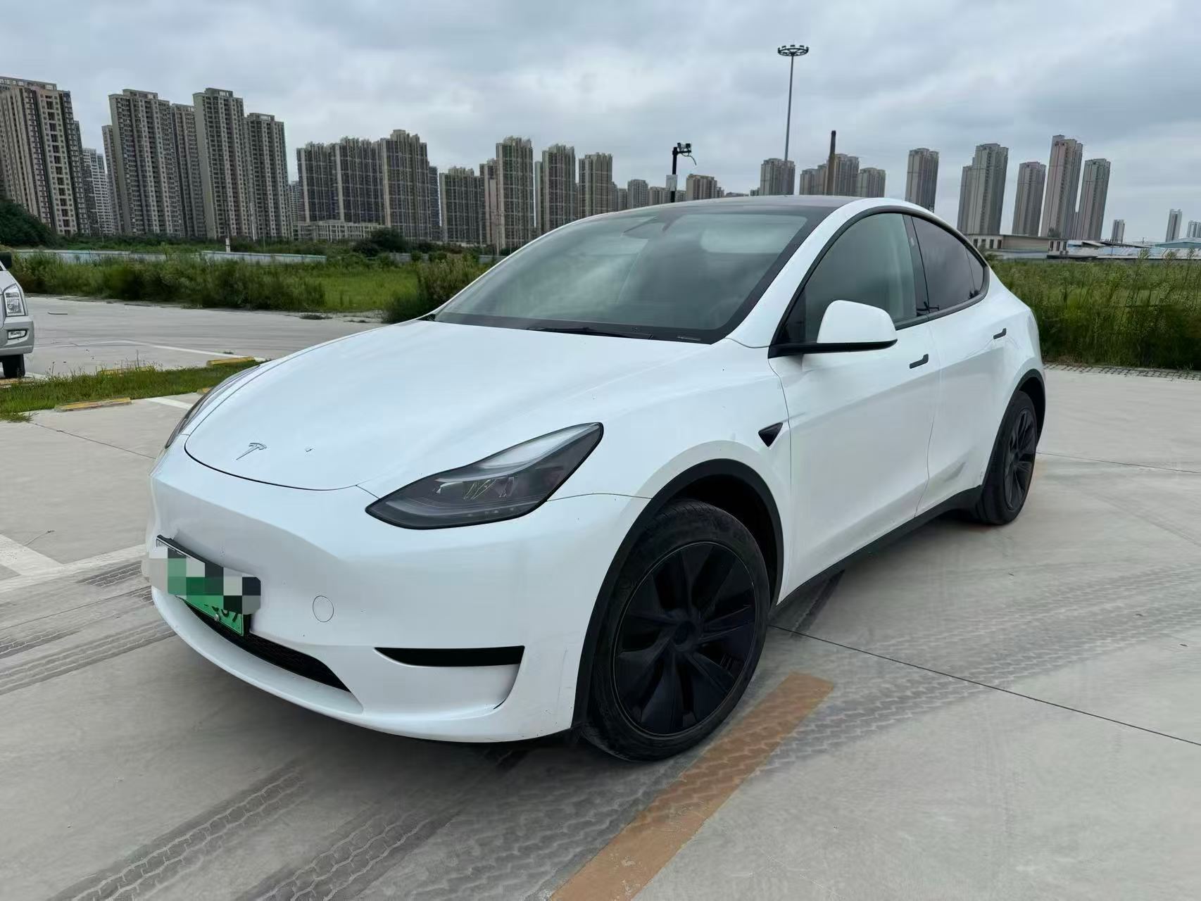 Tesla Model Y 2024 Tesla Model Y 2024 immagine di auto