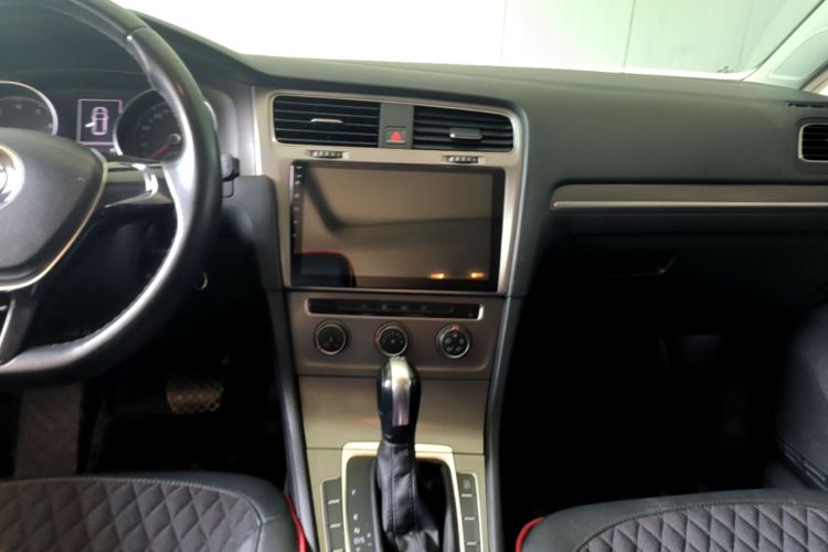 Volkswagen Golf 2015 car image #13