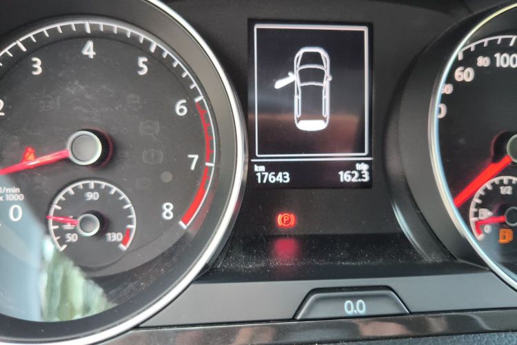 Volkswagen Golf 2020 car image #8