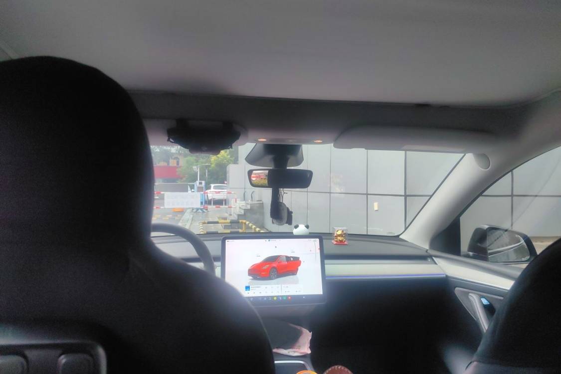 Tesla Model Y 2024 car image #20