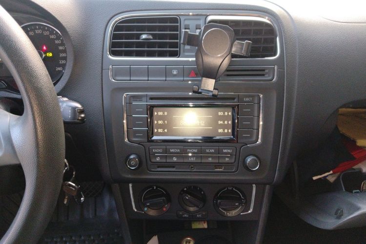 Volkswagen Polo 2015 #13 Volkswagen Polo 2015 car image #13