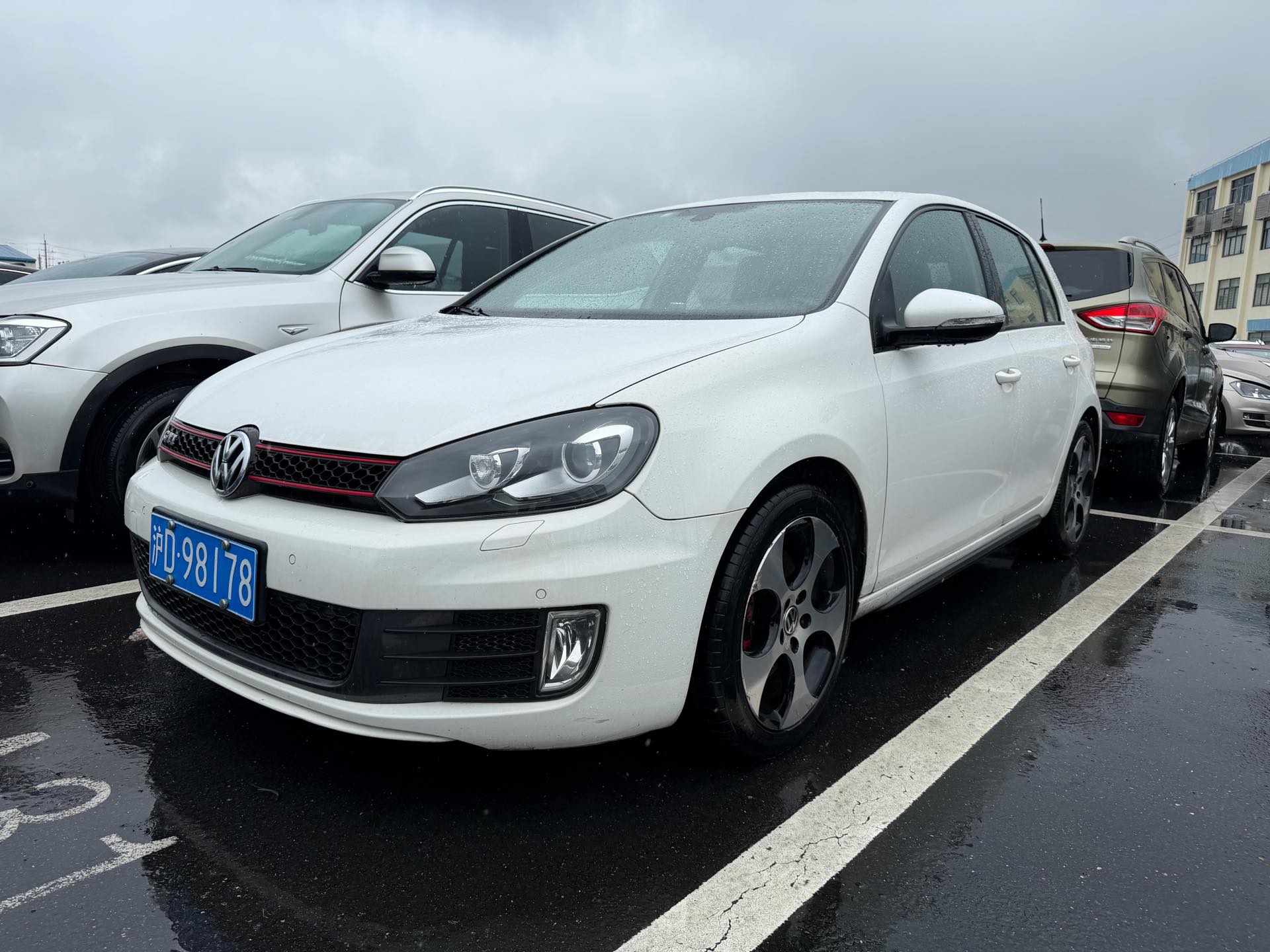 Volkswagen GolfGTI 2013 Volkswagen GolfGTI 2013 car image