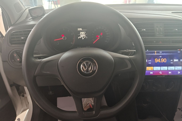 Volkswagen Polo 2018 car image #11