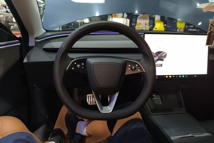 Tesla Model 3 2025 #11 Tesla Model 3 2025 car image #11