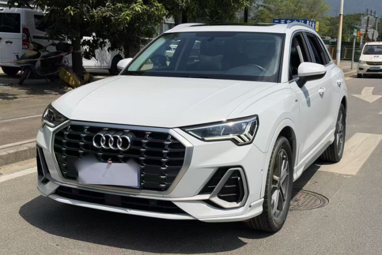 Audi Q3 2023 car image #2