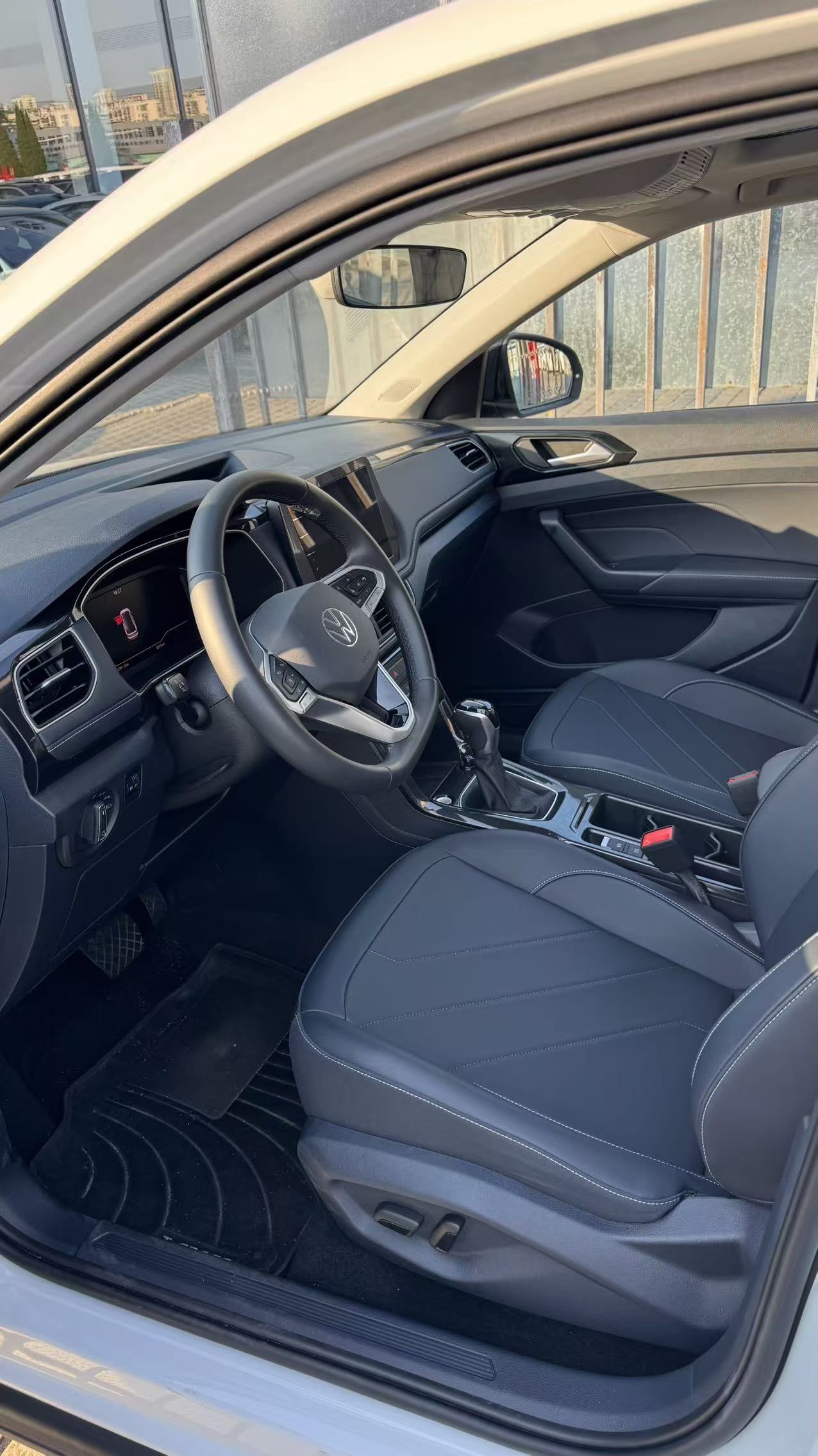 Volkswagen Tharu 2025 car image #3