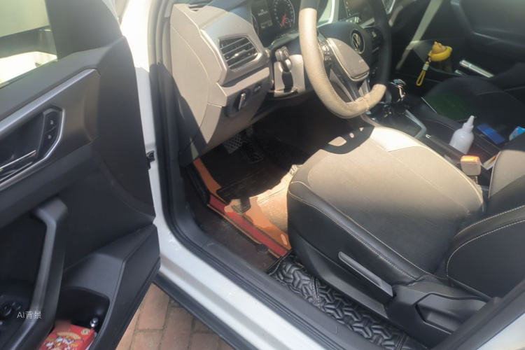 Volkswagen T-Cross 2021 car image #18