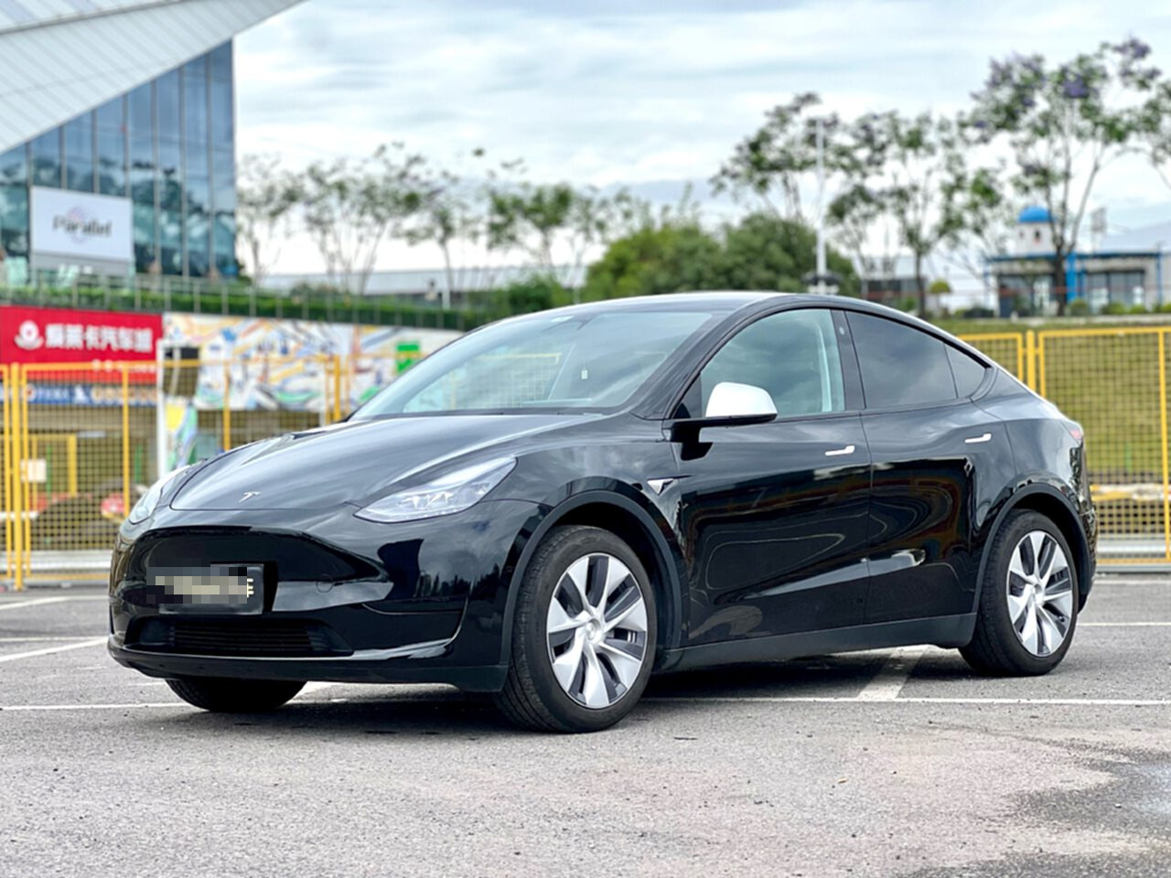 Tesla Model Y 2023 #2 Tesla Model Y 2023 car image #2