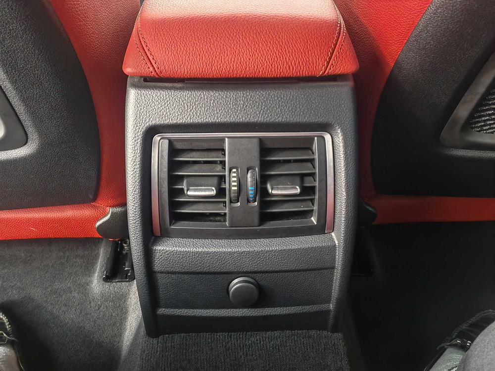 BMW 3 Series 2019 car image #10