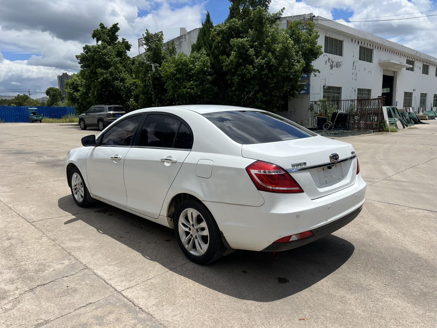 GEELY Emgrand 2015 #7 GEELY Emgrand 2015 car image #7