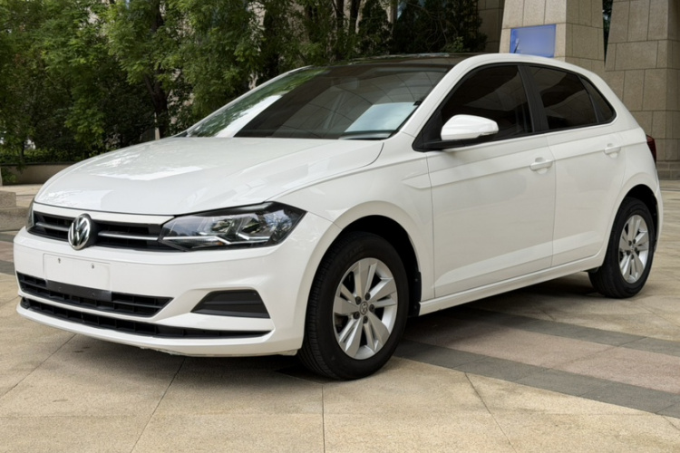 Volkswagen Polo 2020 car image #2