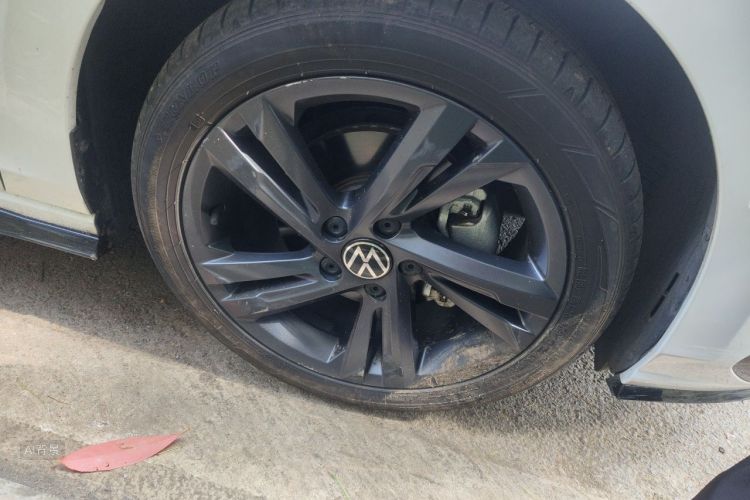 Volkswagen Golf 2023 car image #9