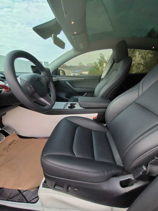 Tesla Model Y 2024 #4 Tesla Model Y 2024 car image #4