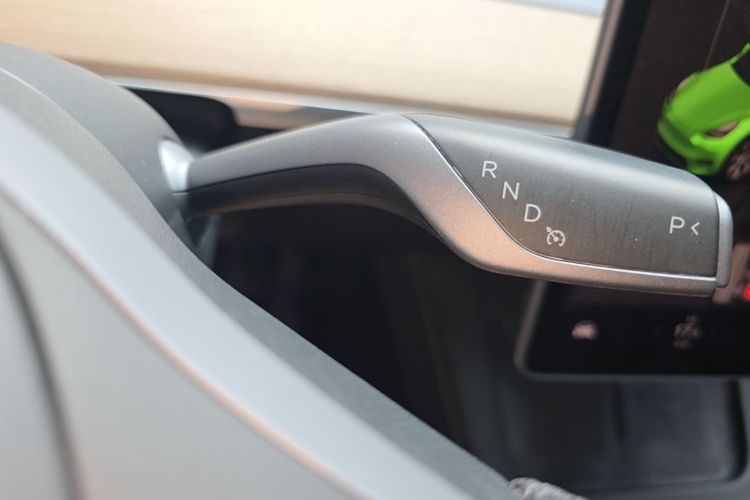 Tesla Model Y 2022 #14 Tesla Model Y 2022 car image #14
