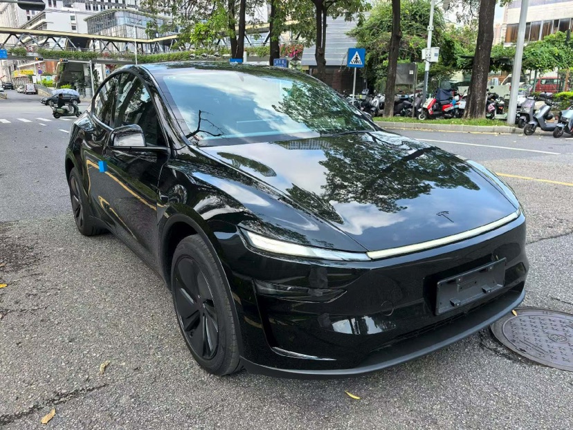 Tesla Model Y 2026 car image #3