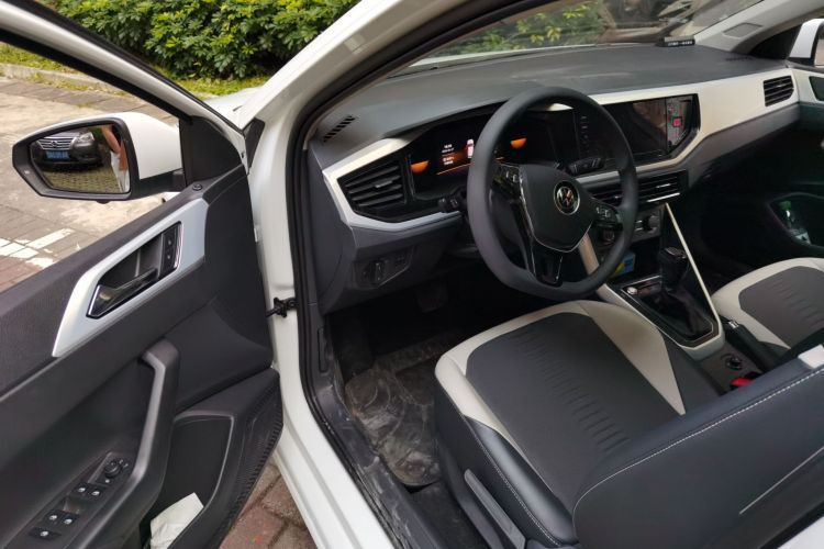 Volkswagen Polo 2025 car image #13