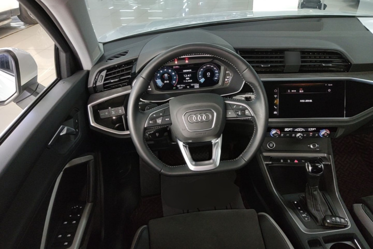 Audi Q3 2021 #11 Audi Q3 2021 car image #11