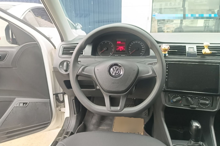 Volkswagen Santana 2018 car image #11