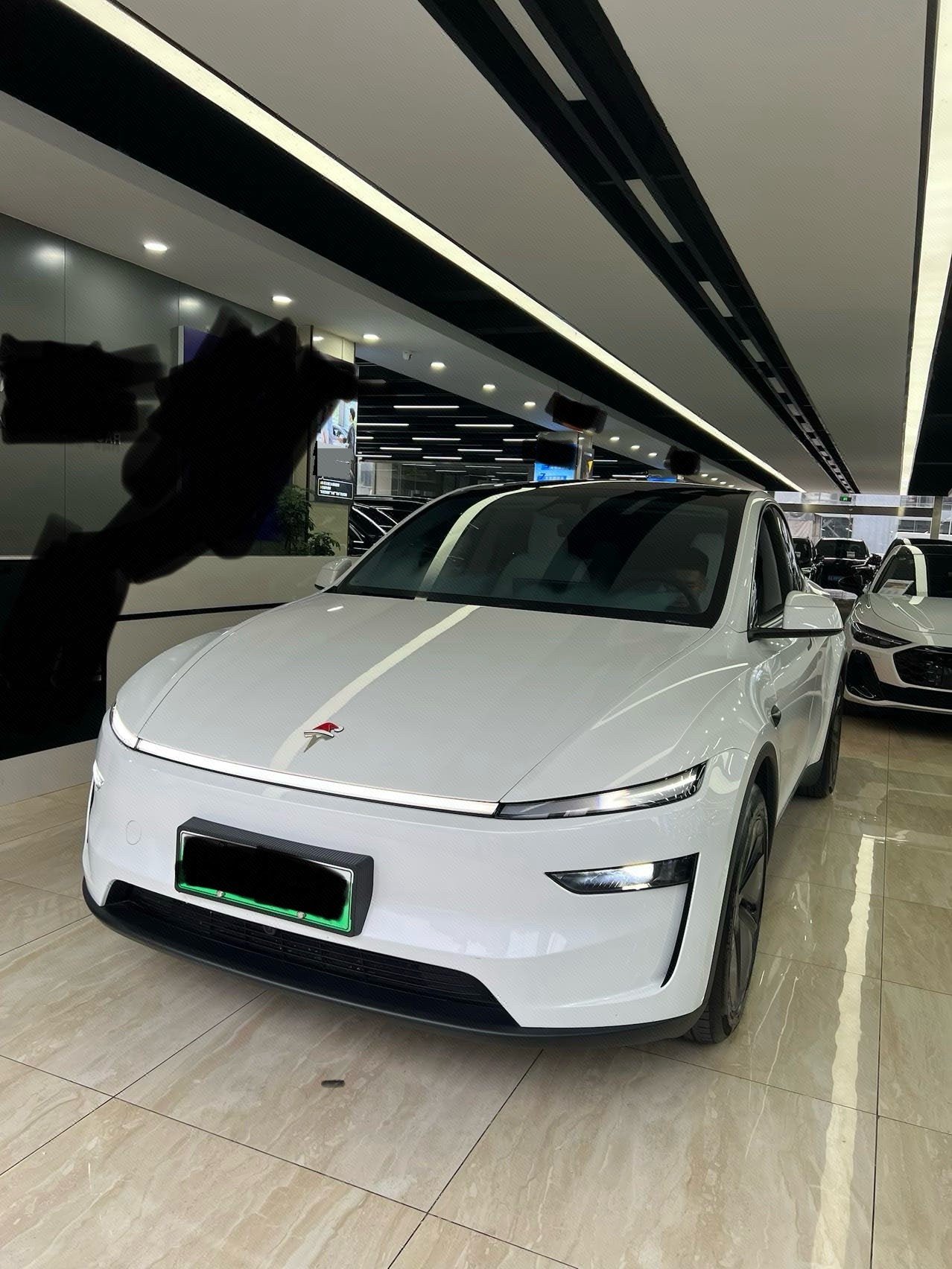 Tesla Model Y L 2026 car image 