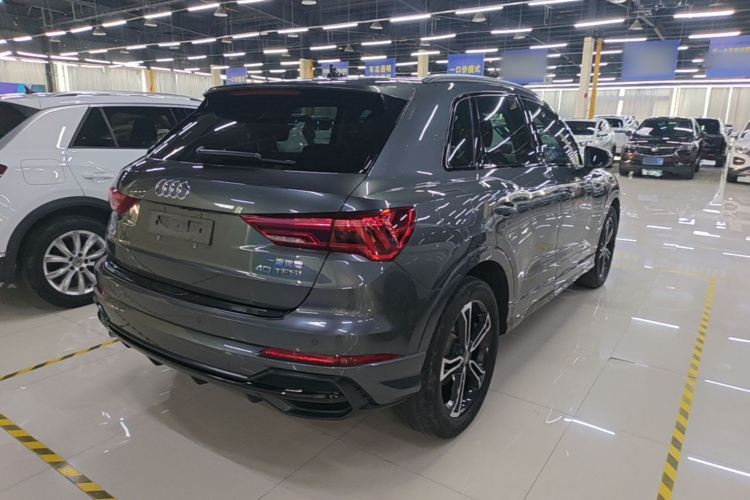 Audi Q3 2020 car image #7