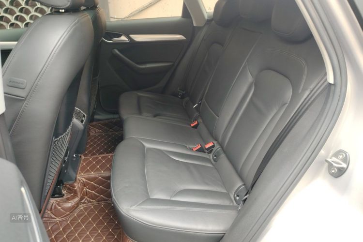 Audi Q3 2017 car image #19