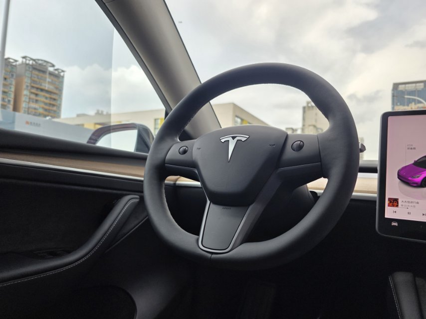 Tesla Model Y 2022 car image #9
