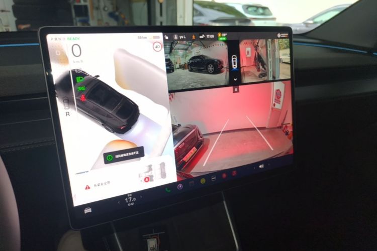 Tesla Model Y 2025 car image #13