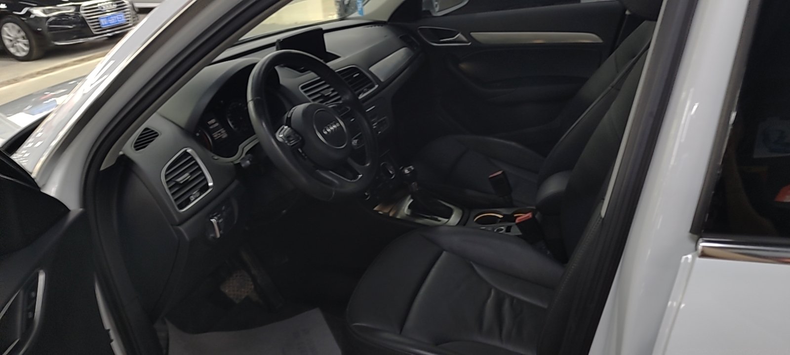 Audi Q3 2016 car image #4