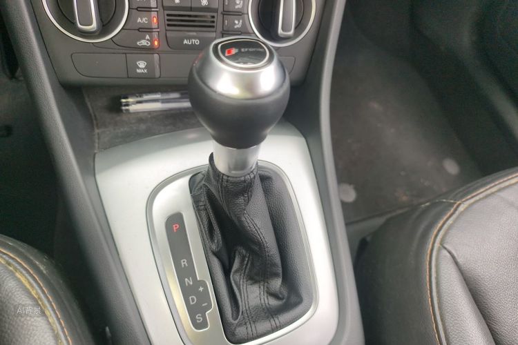 Audi Q3 2018 car image #16
