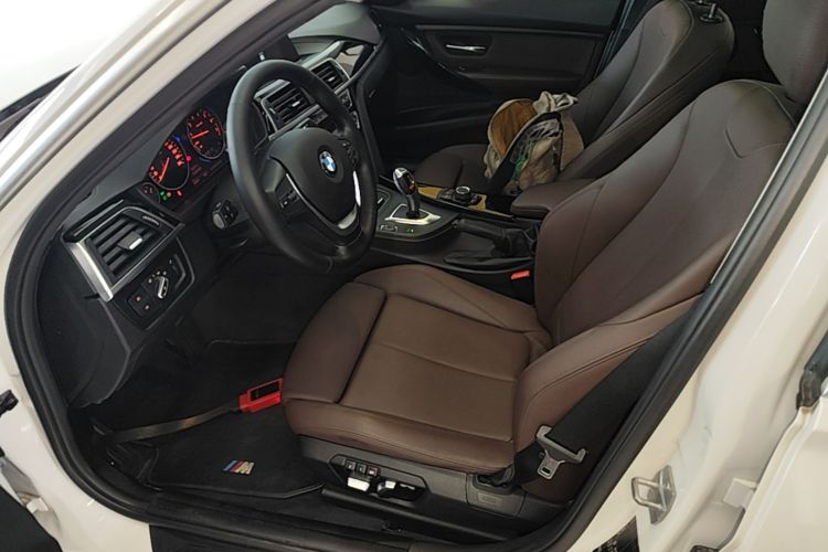 BMW 3 Series 2018 car image #15