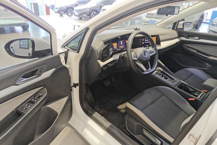 Volkswagen Golf 2024 car image #16