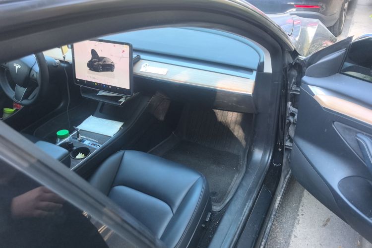 Tesla Model 3 2023 car image #27